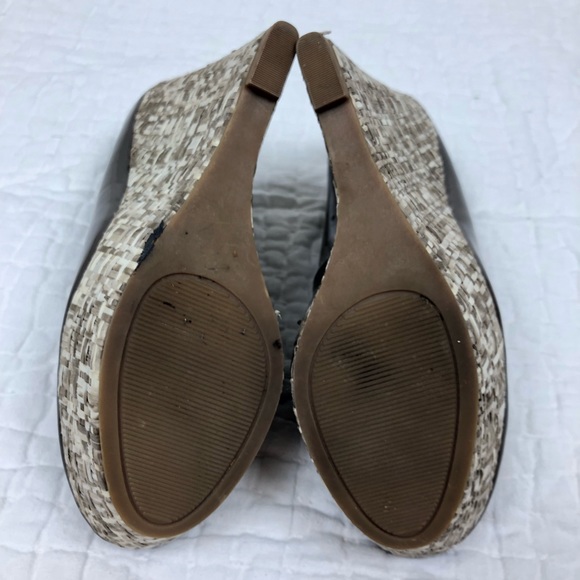 Steve Madden Closed-Toe Olive Wedges - Picture 5 of 5